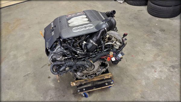 S6 C5 V8 Motor mit Anbauteilen