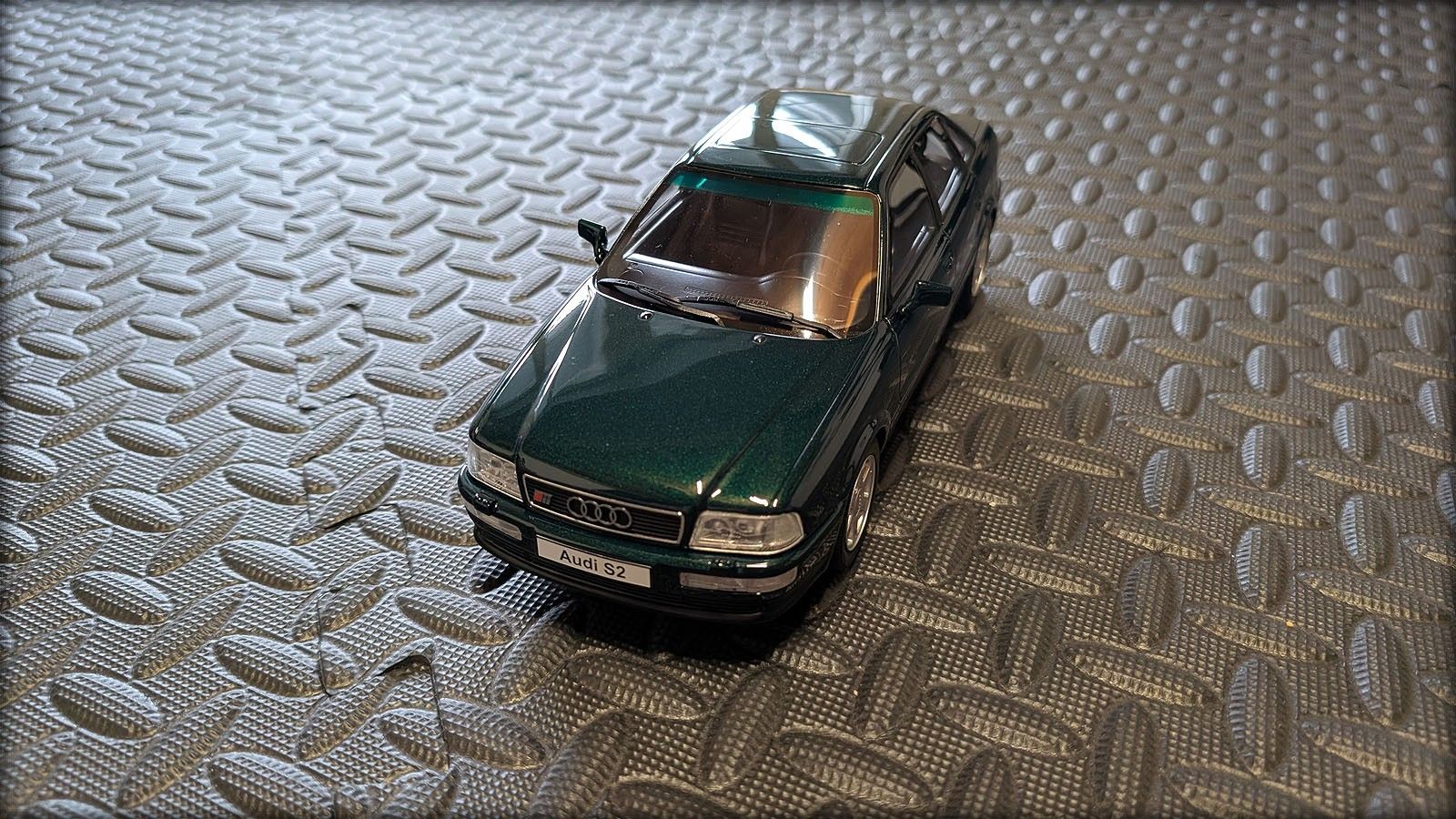 Audi S2 Limousine 1:18